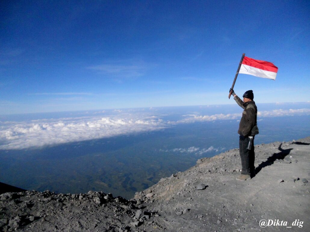 solo traveling ke Gunung Semeru.