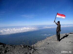 solo traveling ke Gunung Semeru.
